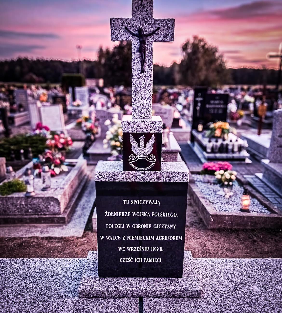 Grób żołnierzy polskich.jpg