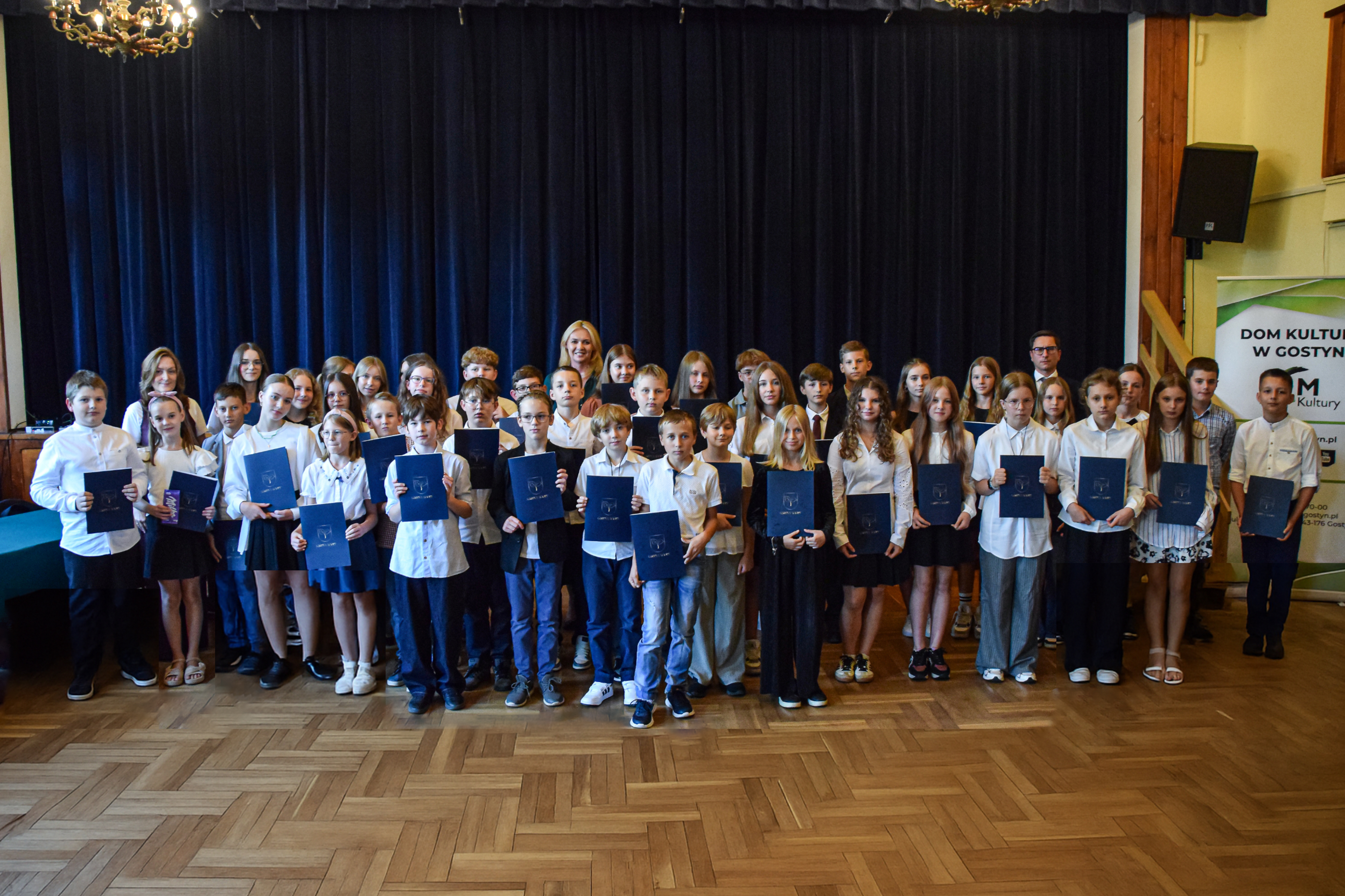 Szkoła Podstawowa w Gostyni – uczniowie klas IV-VI szkoły podstawowej.jpg