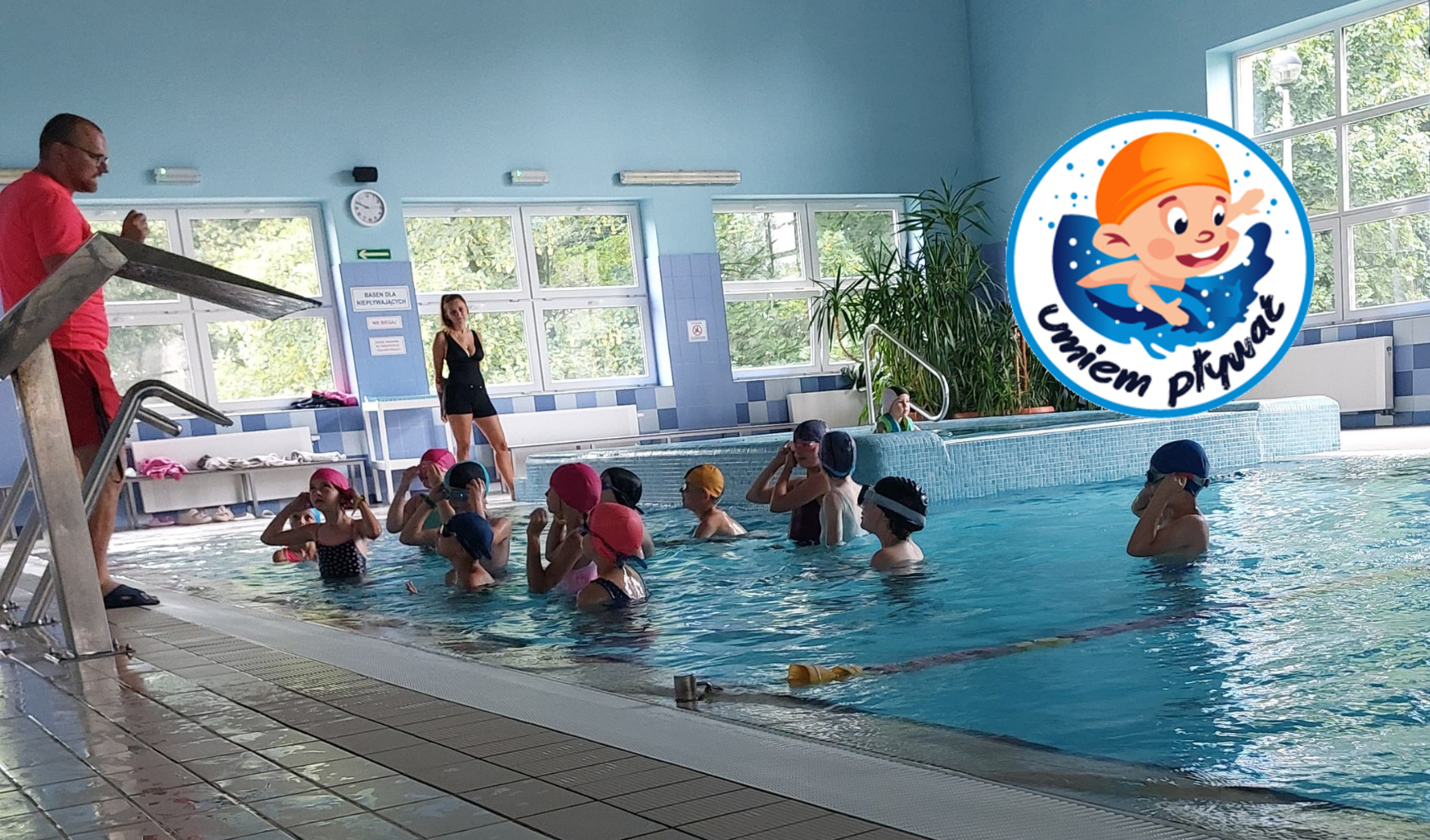 Uczniowie uczestniczący w projekcie Nauka pływania w Gminie Wyry (2).png