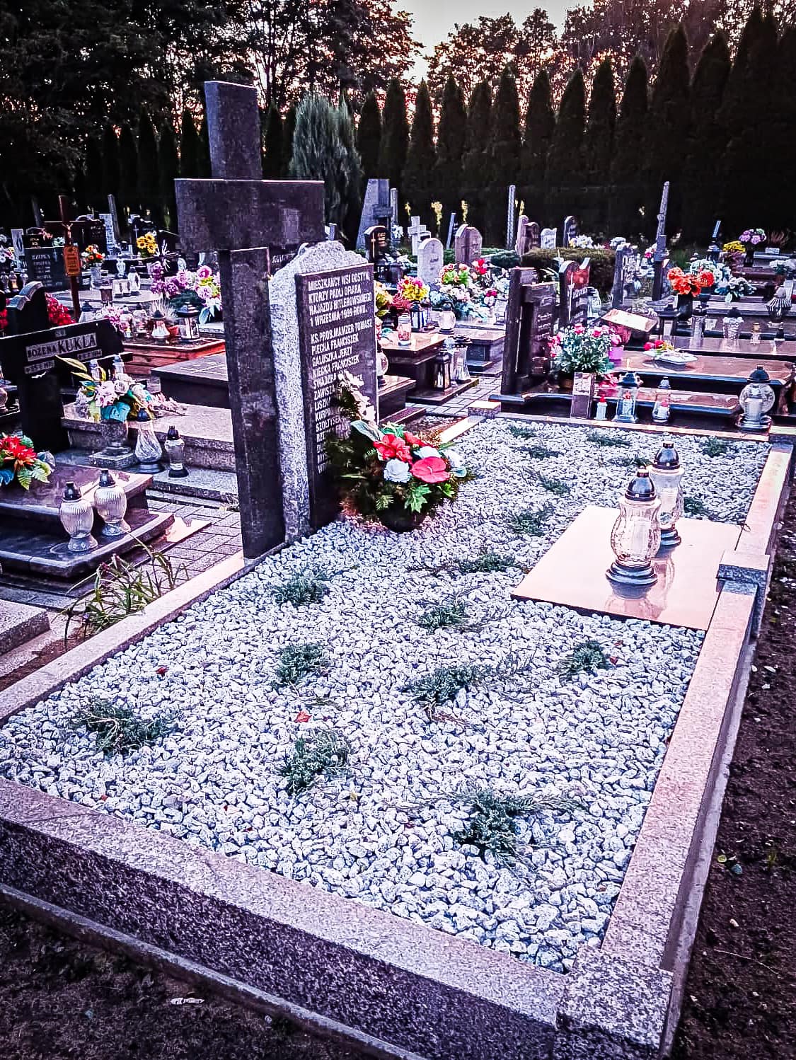 Grób mieszkańców.jpg