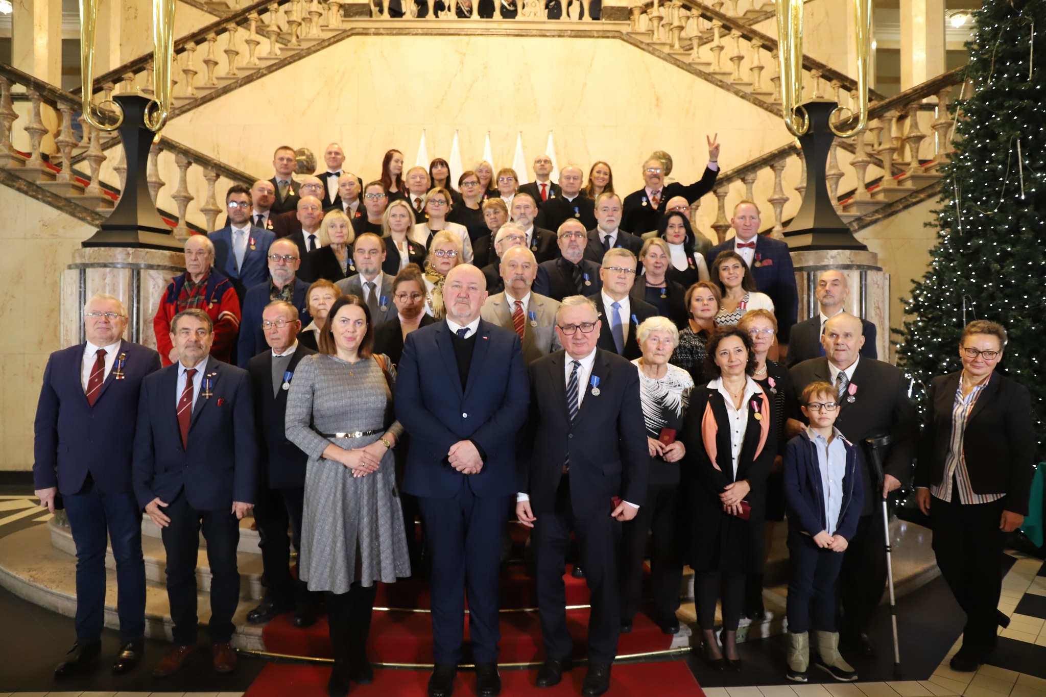 Uroczystość wręczenia odznaczeń państwowych dla osób zasłużonych odbyła się w Śląskim Urzędzie Wojewódzkim w Katowicach.jpg