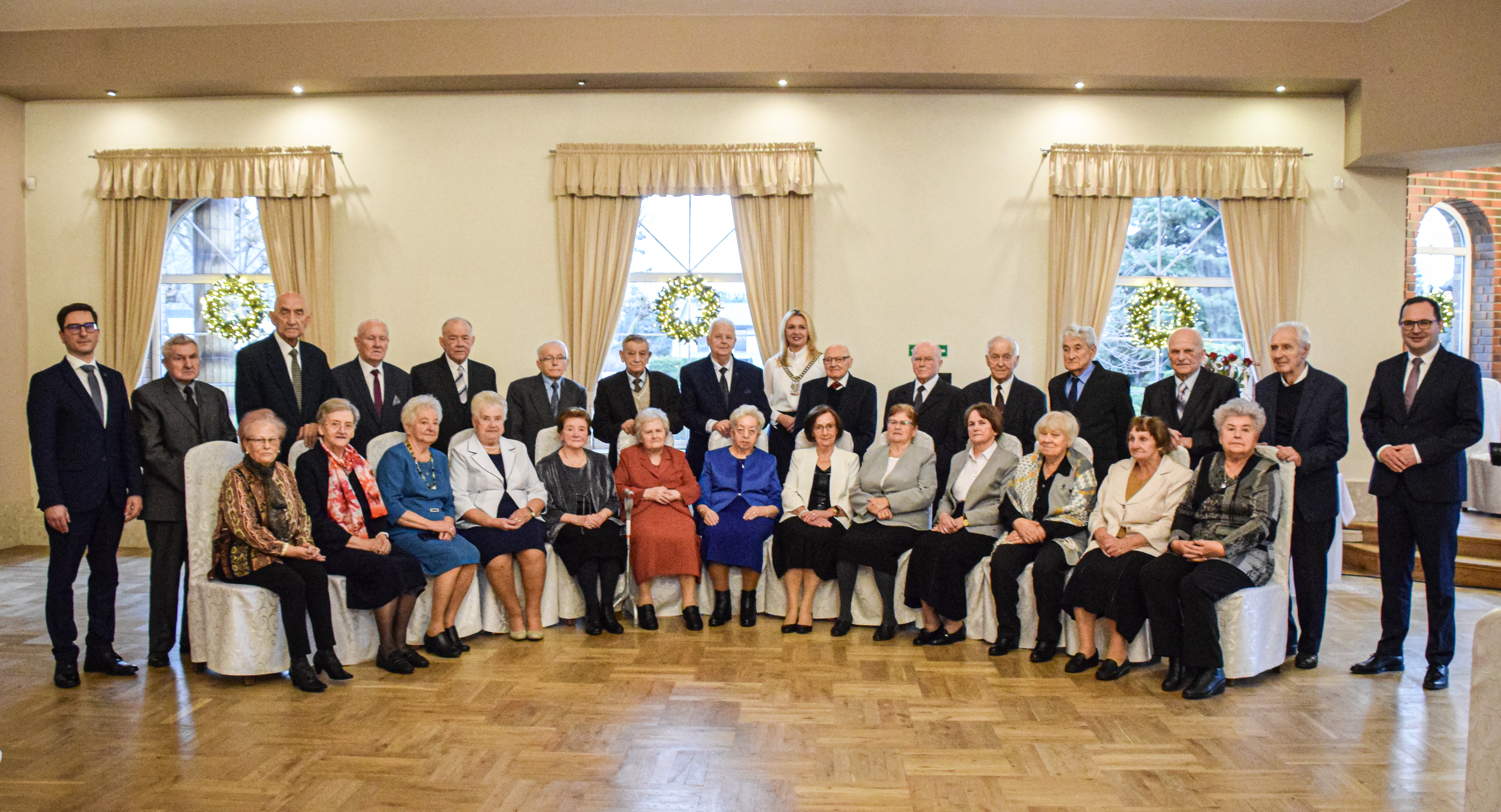 Zdjęcie grupowe jubilatów (2).jpg