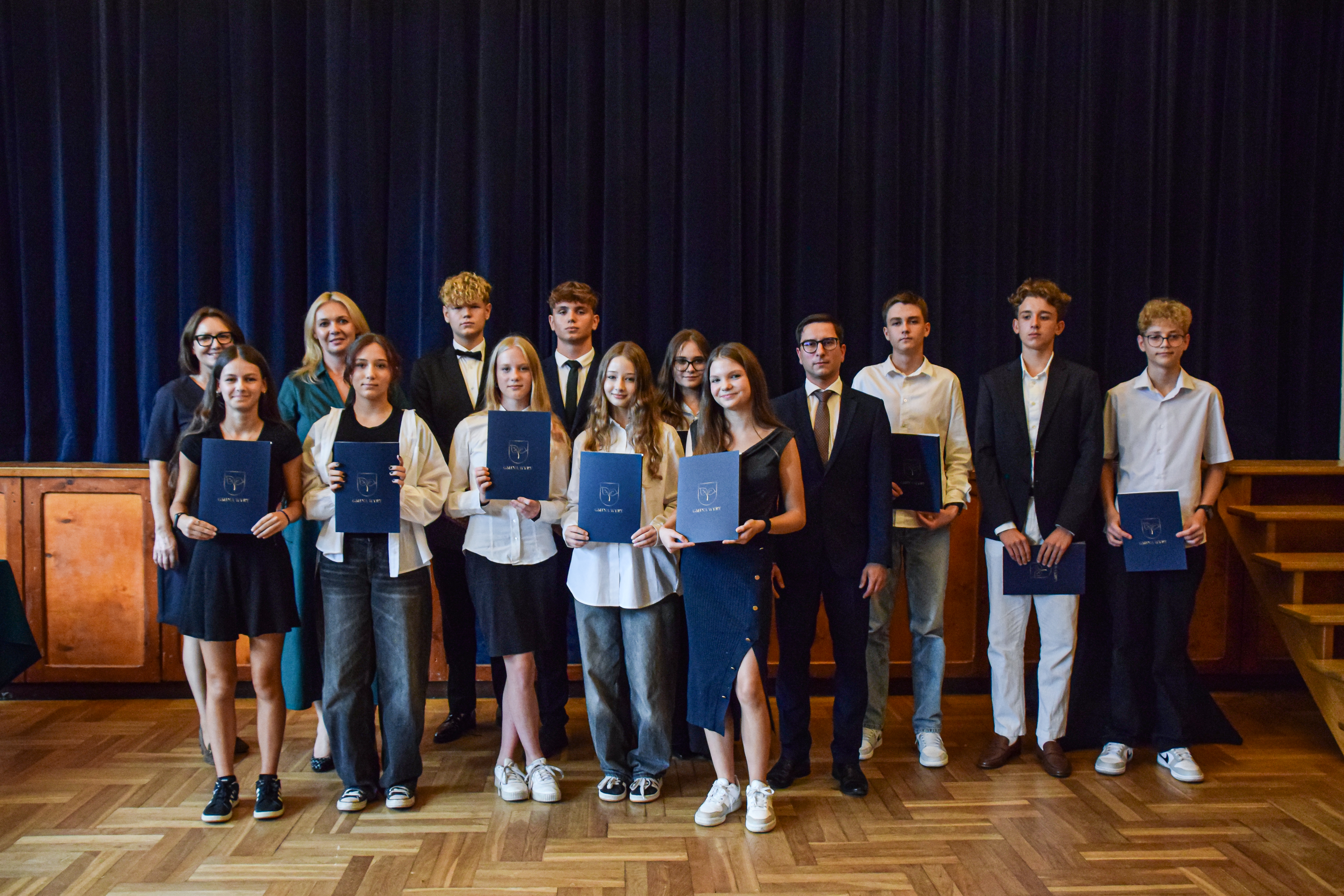 Szkoła Podstawowa w Wyrach – uczniowie klas VII-VIII szkoły podstawowej.jpg