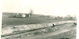 Budowa zapory na rzece Gostynce - rok 1939. Fot. ze zbiorów G. Gałeczki