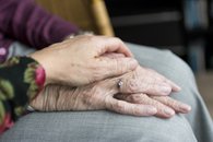 Rusza pomoc dla osób starszych, samotnych i niesamodzielnych w związku z koronawirusem
