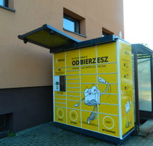 Paczkomat ul. Dąbrowszczaków 58 Wyry (1).JPG