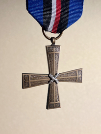 Medal„Opiekuna Miejsc Pamięci Narodowej”, przód.jpg