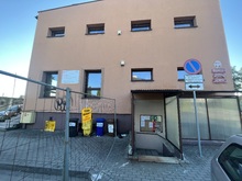Rozpoczęcie prac w związku z przebudową pawilonu handlowego w Wyrach (2).jpg